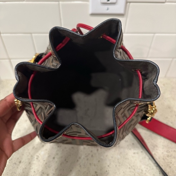 Fendi bucket bag - Picture 2 of 12